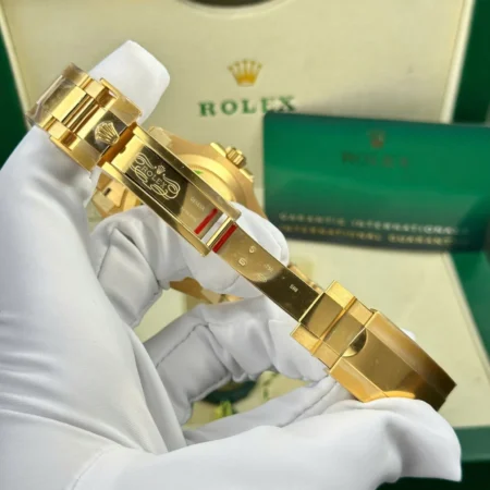 Replica Rolex Submariner Black Dial Gold Oyster Bracelet