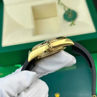 Replica Rolex Sky Dweller Black Dial Fluted Bezel Oysterflex Bracelet