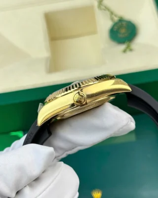 Replica Rolex Sky Dweller Black Dial Fluted Bezel Oysterflex Bracelet