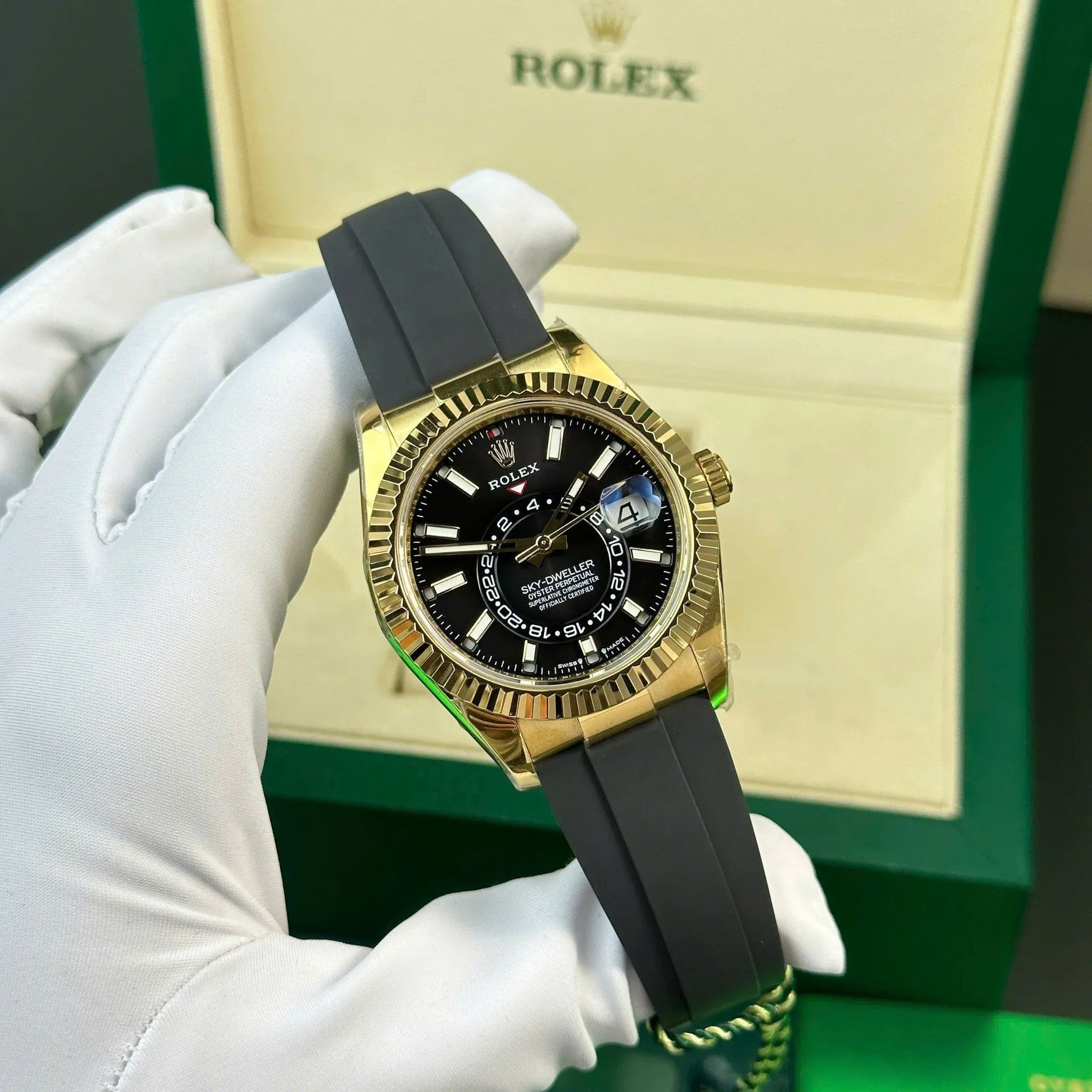 Replica Rolex Sky Dweller Black Dial Fluted Bezel Oysterflex Bracelet