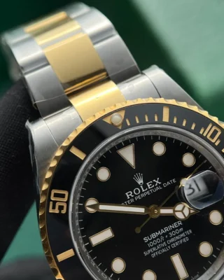 Replica Rolex Submariner Black Dial Black Bezel Two Tone Gold Oyster Bracelet
