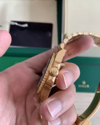 Superclone Rolex GMT-Master II Black Dial 126718GRNR Angle Detail