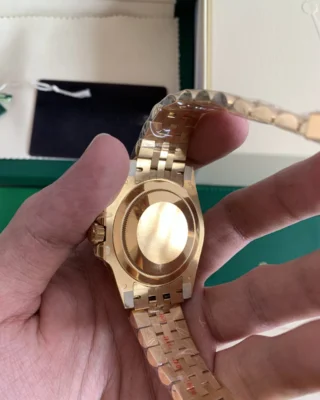 Superclone Rolex GMT-Master II Black Dial 126718GRNR Design Element