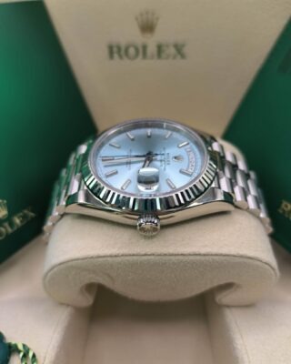 Superclone Rolex Day-Date Ice blue Dial 228236 Close-Up Focus