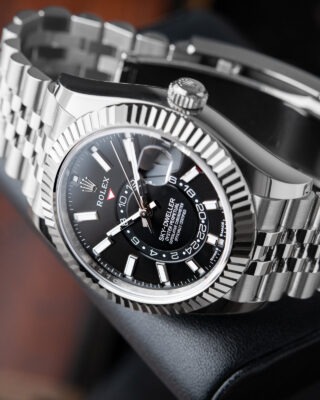 Superclone Rolex Sky-Dweller Bright black Dial 336934 Jubilee Angle Detail