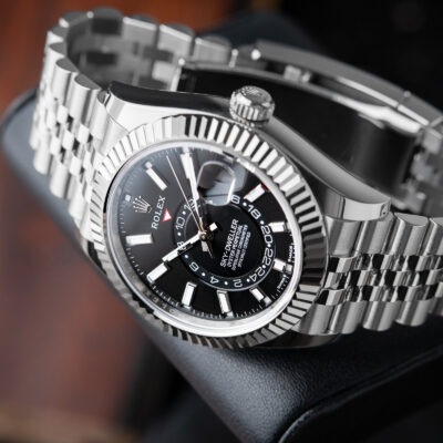 Superclone Rolex Sky-Dweller Bright black Dial 336934 Jubilee Angle Detail