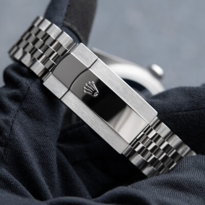 Superclone Rolex Sky-Dweller Bright black Dial 336934 Jubilee Elegance Shot