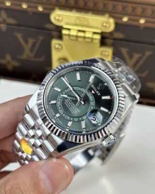 Superclone Rolex Sky-Dweller Mint green Dial 336934 Jubilee Close-Up Focus