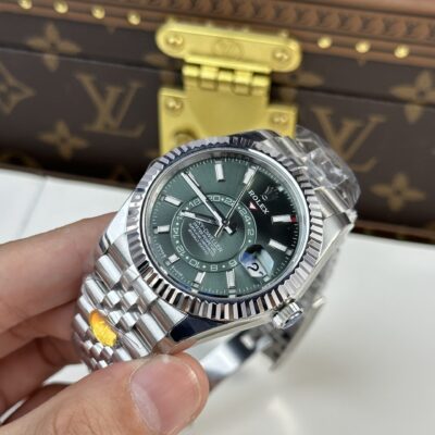 Superclone Rolex Sky-Dweller Mint green Dial 336934 Jubilee Close-Up Focus