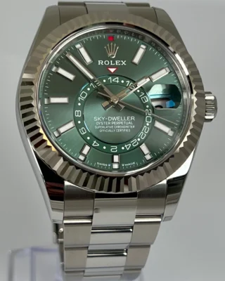 Superclone Rolex Sky-Dweller Mint green Dial 336934 Oyster Angle Detail