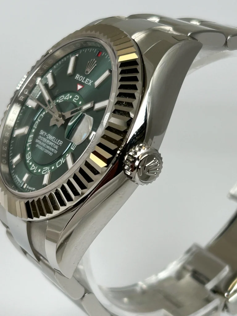 Superclone Rolex Sky-Dweller Mint green Dial 336934 Oyster Close-Up Focus