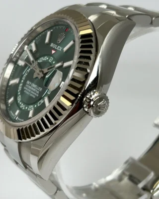 Superclone Sky-Dweller Mint green Dial 336934 Oyster Close-Up Focus