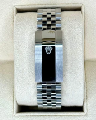 Superclone Rolex Sky-Dweller Bright blue Dial 336934 Jubilee Angle Detail