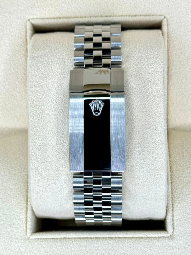 Superclone Rolex Sky-Dweller Bright blue Dial 336934 Jubilee Angle Detail