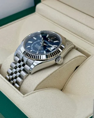Superclone Rolex Sky-Dweller Bright blue Dial 336934 Jubilee Design Element