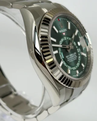 Superclone Rolex Sky-Dweller Mint green Dial 336934 Oyster Feature Highlight