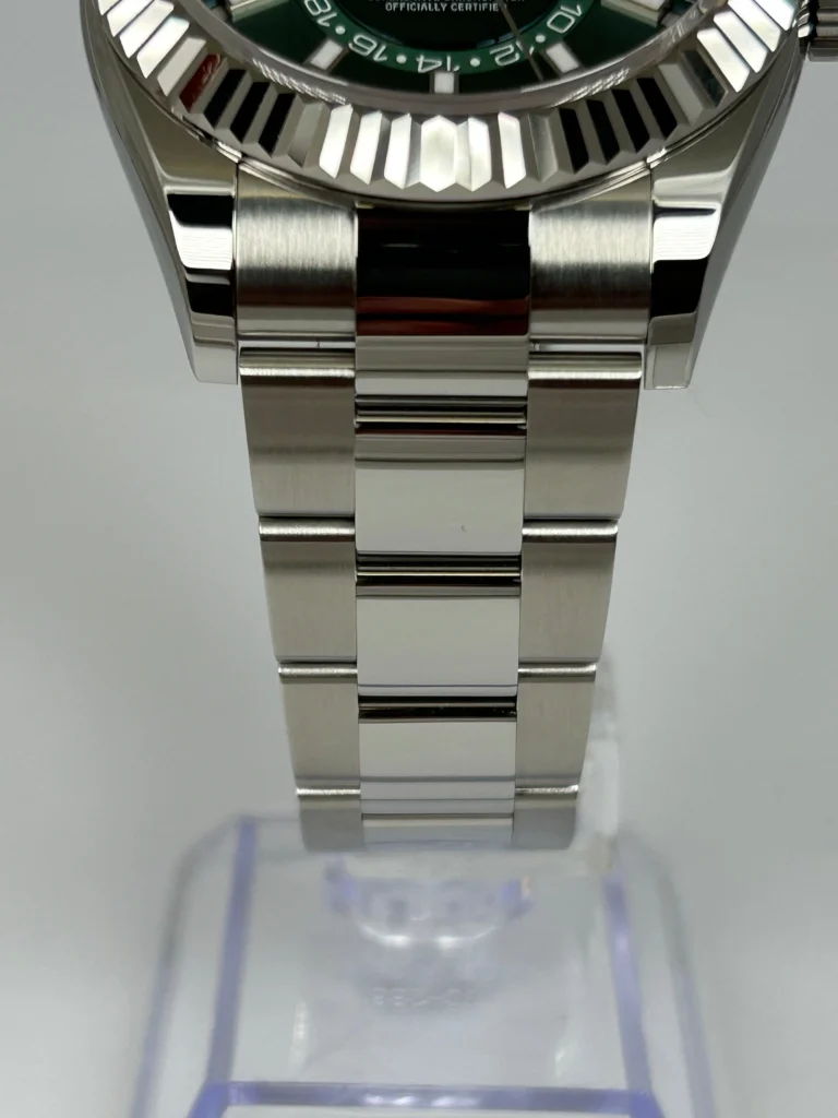 Superclone Rolex Sky-Dweller Mint green Dial 336934 Oyster Style Perspective