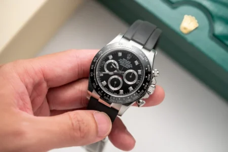 Replica Rolex Daytona Black Dial Black Bezel Oysterflex Bracelet
