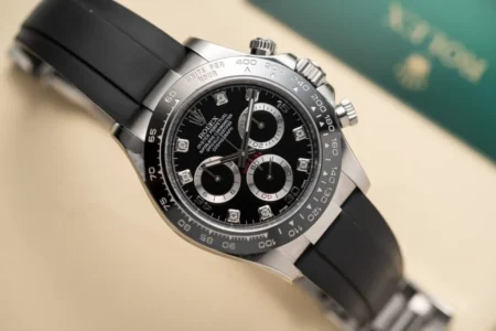 Replica Rolex Daytona Black Dial Black Bezel Oysterflex Bracelet