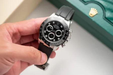 Replica Rolex Daytona Black Dial Black Bezel Oysterflex Bracelet