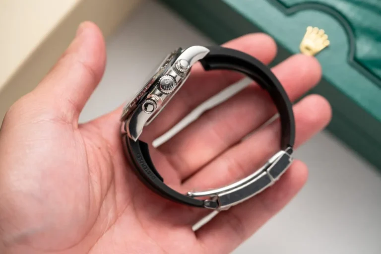 Replica Rolex Daytona Black Dial Black Bezel Oysterflex Bracelet