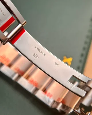 Replica Rolex GMT Master II Root Beer Black Dial rose Gold Two Tone Oyster Bracelet