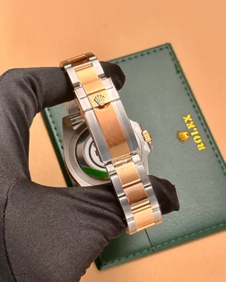 Replica Rolex GMT Master II Root Beer Black Dial rose Gold Two Tone Oyster Bracelet