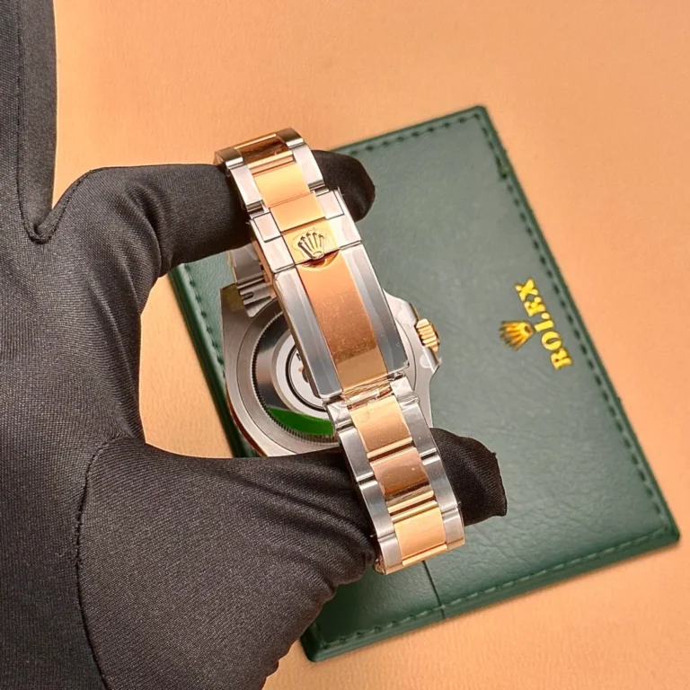 Replica Rolex GMT Master II Root Beer Black Dial rose Gold Two Tone Oyster Bracelet