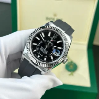Replica Rolex Sky-Dweller Black Dial Steel Case Oysterflex Bracelet