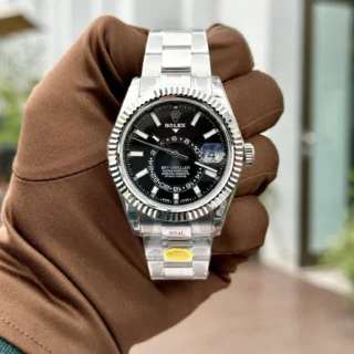 Replica Rolex Sky-Dweller Black Dial Oyster Bracelet