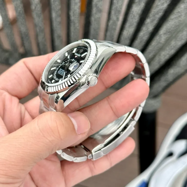 Replica Rolex Sky-Dweller Black Dial Oyster Bracelet