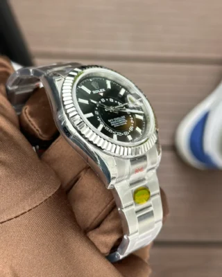 Replica Rolex Sky-Dweller Black Dial Oyster Bracelet