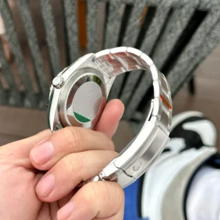 Replica Rolex Sky-Dweller Black Dial Oyster Bracelet