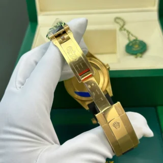 Replica Rolex Sky-Dweller Champagne Dial Gold Case Oysterflex Bracelet