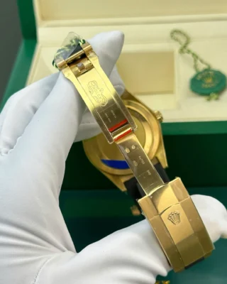 Replica Rolex Sky-Dweller Champagne Dial Gold Case Oysterflex Bracelet