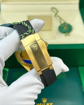 Replica Rolex Sky-Dweller White Dial Gold Case Oysterflex Bracelet