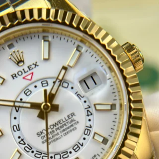 Replica Rolex Sky-Dweller White Dial Gold Case Oysterflex Bracelet
