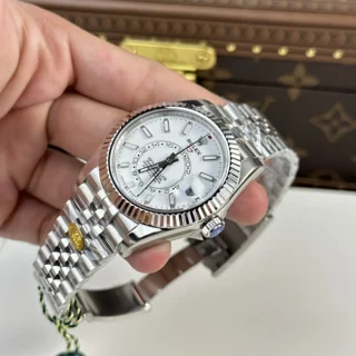 Replica Rolex Sky-Dweller White Dial Jubilee Bracelet