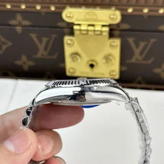 Replica Rolex Sky-Dweller White Dial Jubilee Bracelet