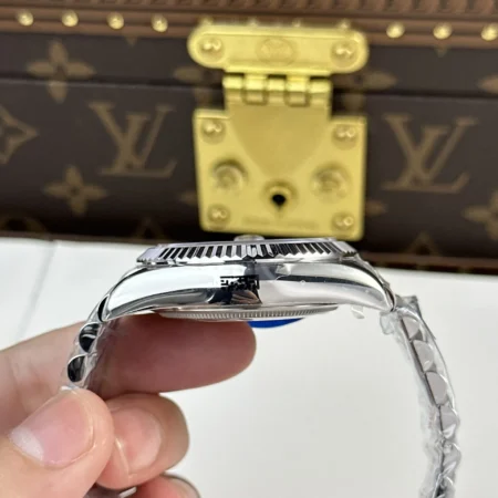 Replica Rolex Sky-Dweller White Dial Jubilee Bracelet