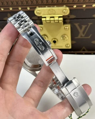 Replica Rolex Sky-Dweller White Dial Jubilee Bracelet