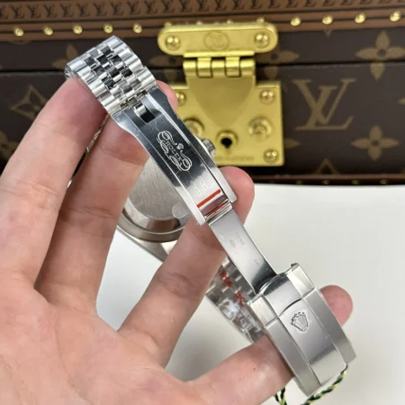 Replica Rolex Sky-Dweller White Dial Jubilee Bracelet