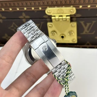 Replica Rolex Sky-Dweller White Dial Jubilee Bracelet