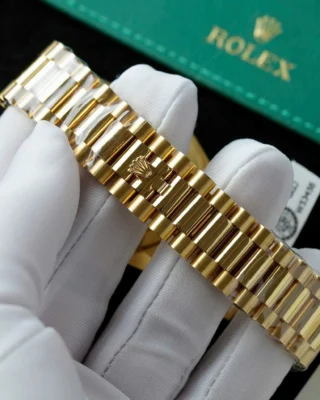 Replica Rolex Day Date Black Dial Diamond Bezel Presidential Bracelet