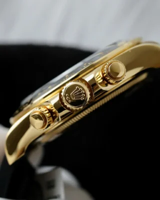 Rolex Daytona Black Dial Black Bezel Golden Case Oysterflex Bracelet