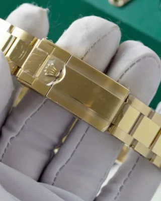 Replica Rolex Daytona Black Dial Gold Case Gold Oyster Bracelet