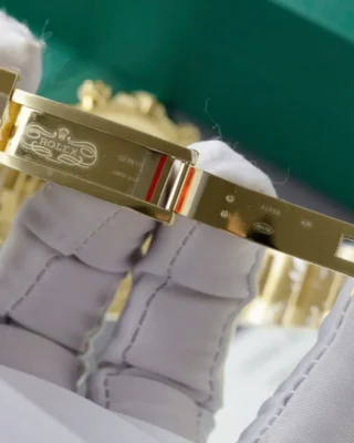 Replica Rolex Daytona Black Dial Gold Case Gold Oyster Bracelet