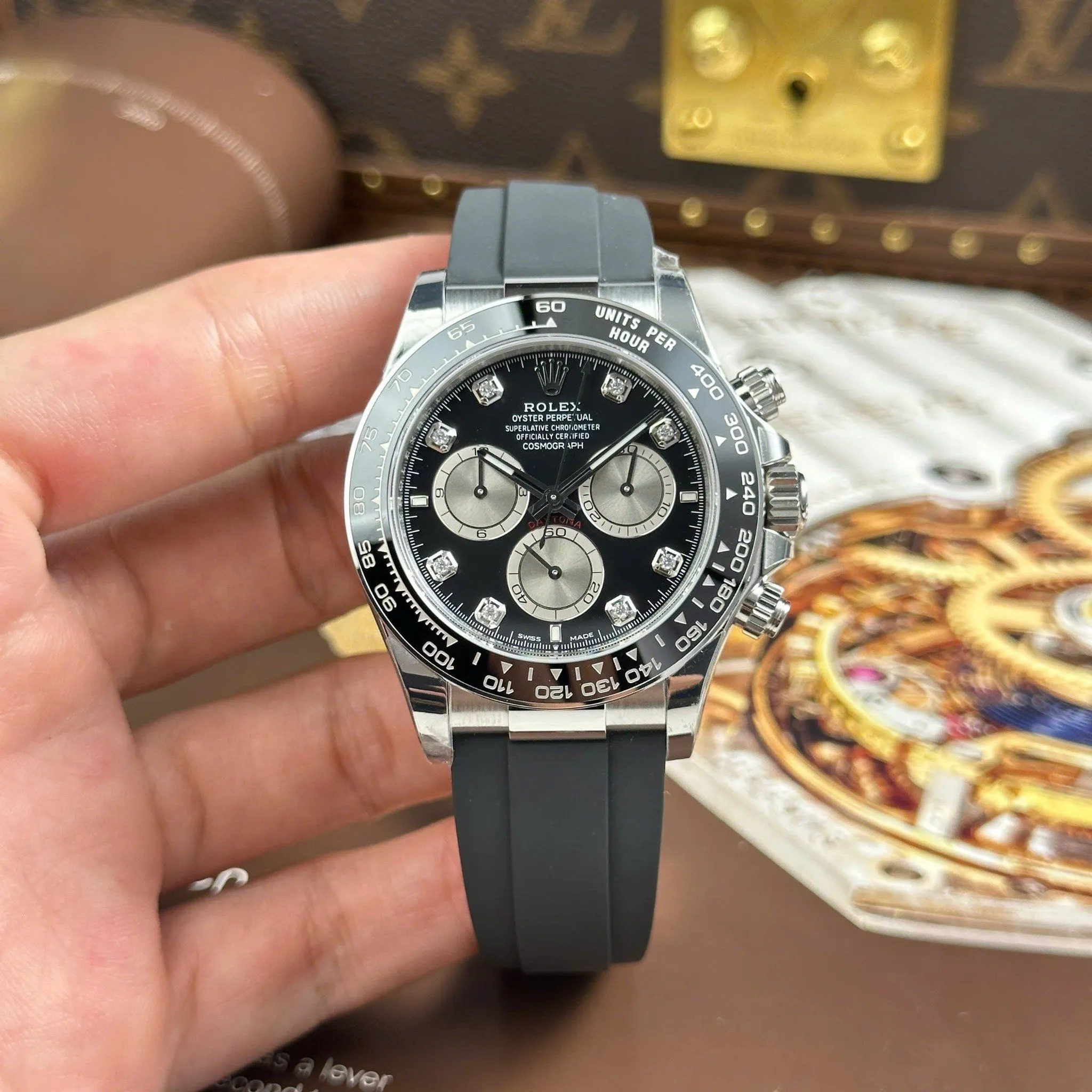 Replica Rolex Daytona Black Dial Black Bezel Oysterflex Strap