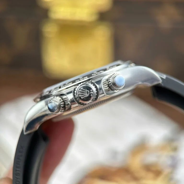 Replica Rolex Daytona Black Dial Black Bezel Oysterflex Strap