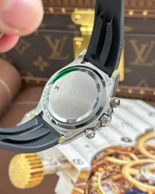 Replica Rolex Daytona Black Dial Black Bezel Oysterflex Strap